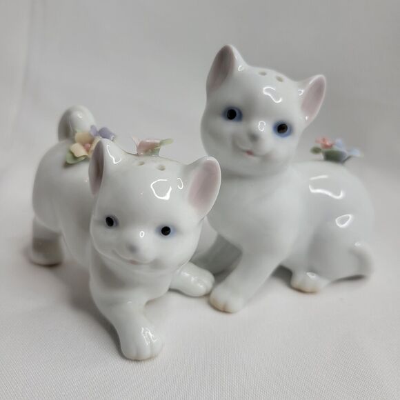 Vintage Porcelain Kitty Cat Salt and Pepper Shakers White Kittens with Flowers - Picture 2 of 8